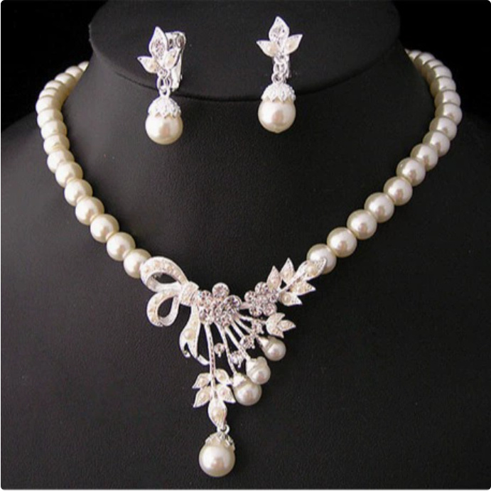 Wedding ladies, bridal ornaments, wedding gowns, pearls, necklaces, earrings, jewelry sets