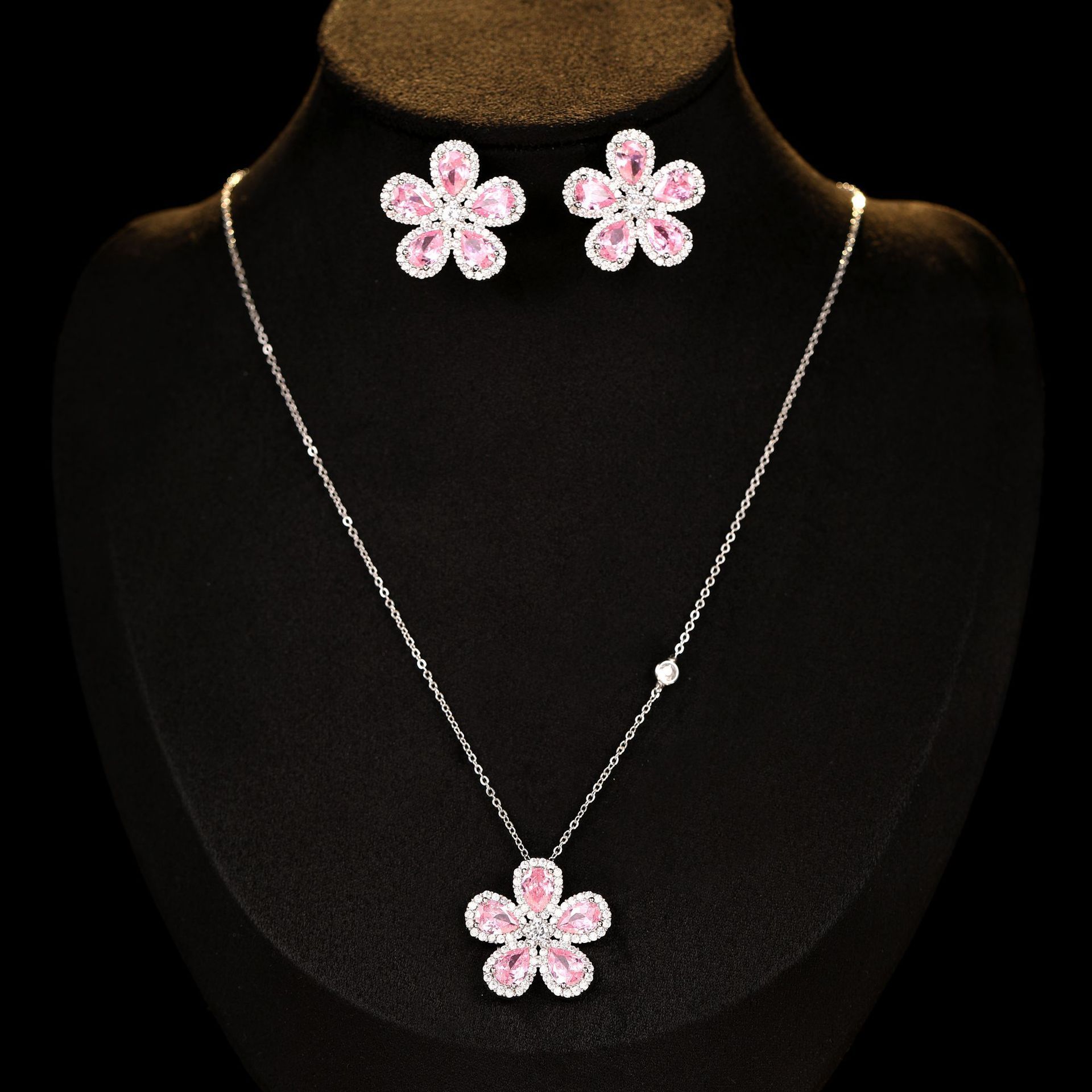 High-grade Jewelry Suit Micro Inlaid Zircon Sunflower Ear Stud Necklace A Set Of Elegant Jewelry - Image 4