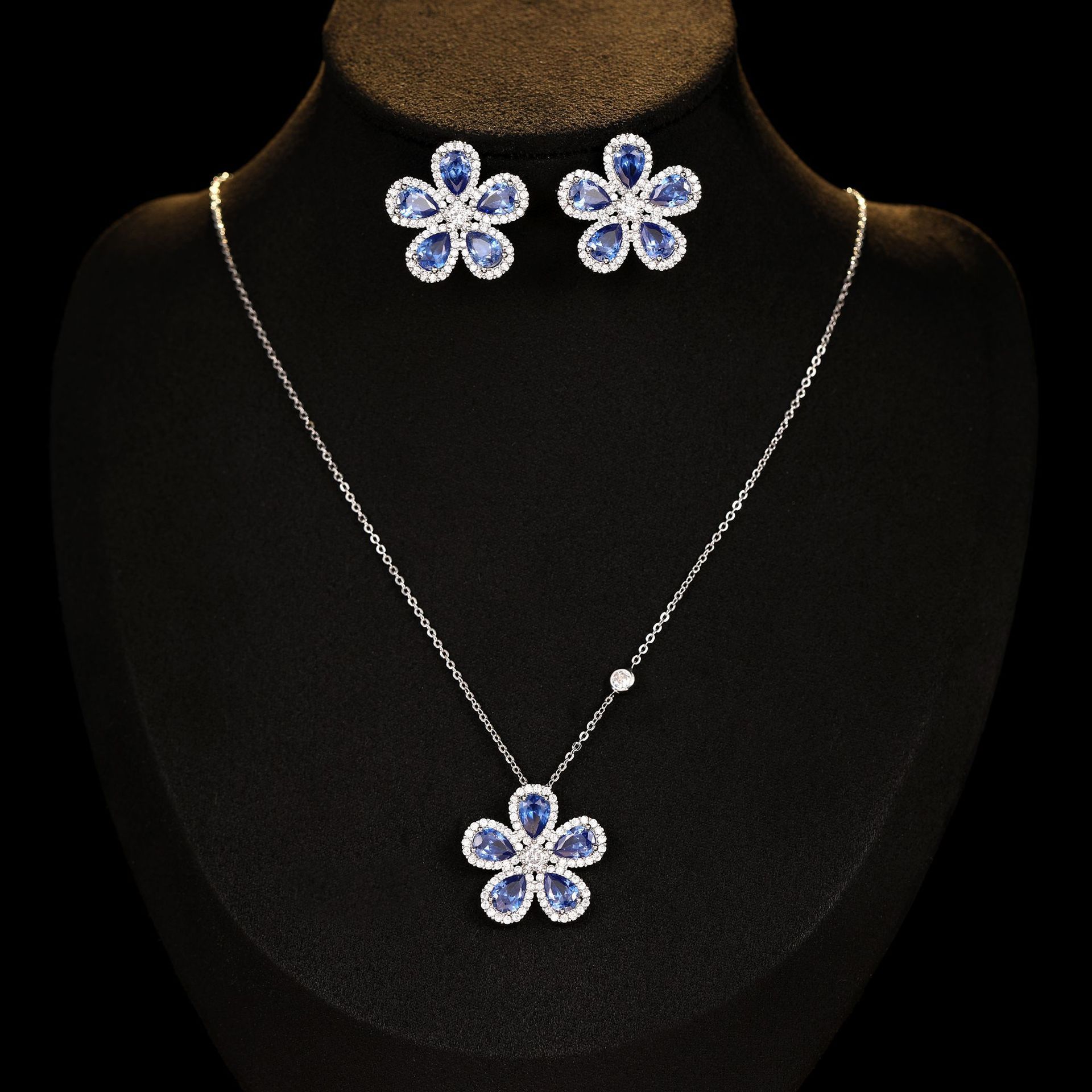 High-grade Jewelry Suit Micro Inlaid Zircon Sunflower Ear Stud Necklace A Set Of Elegant Jewelry - Image 5